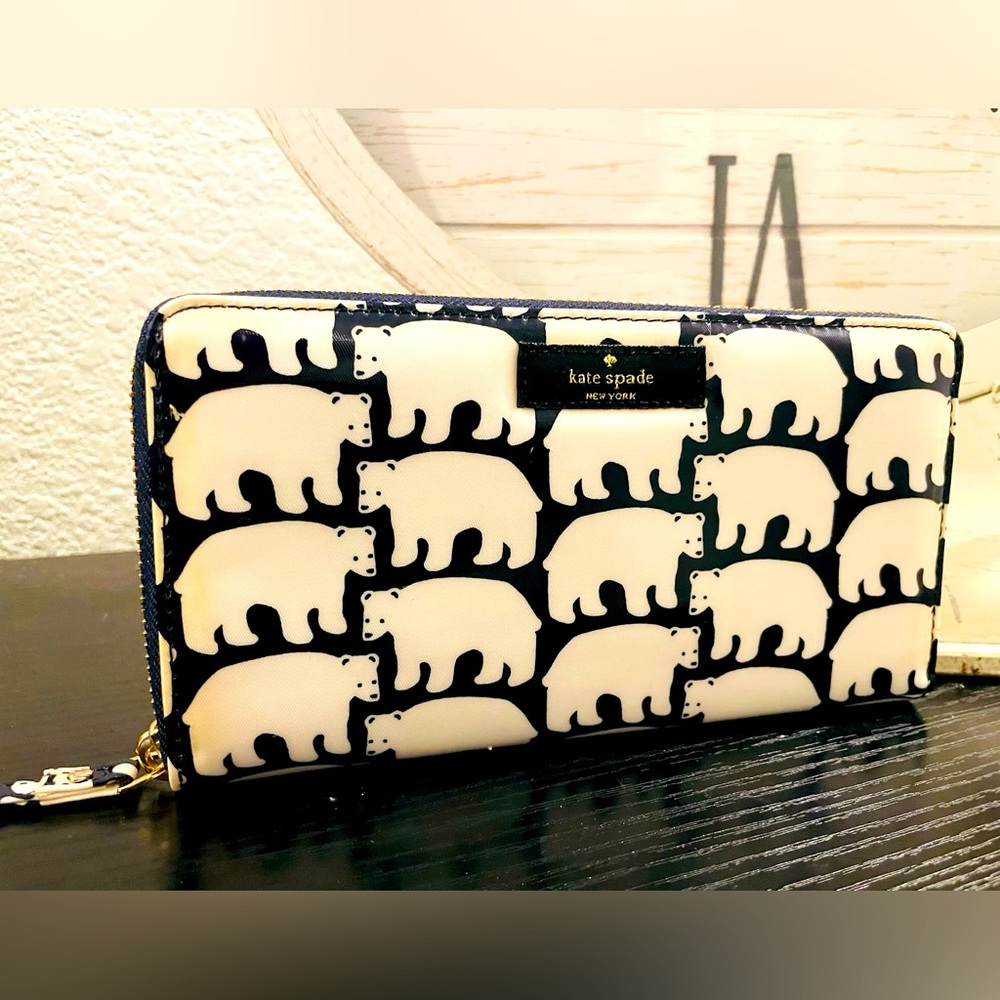 Kate Spade Daycation large accordion style wallet
